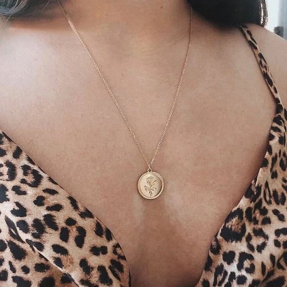 Rose Pendant Necklace